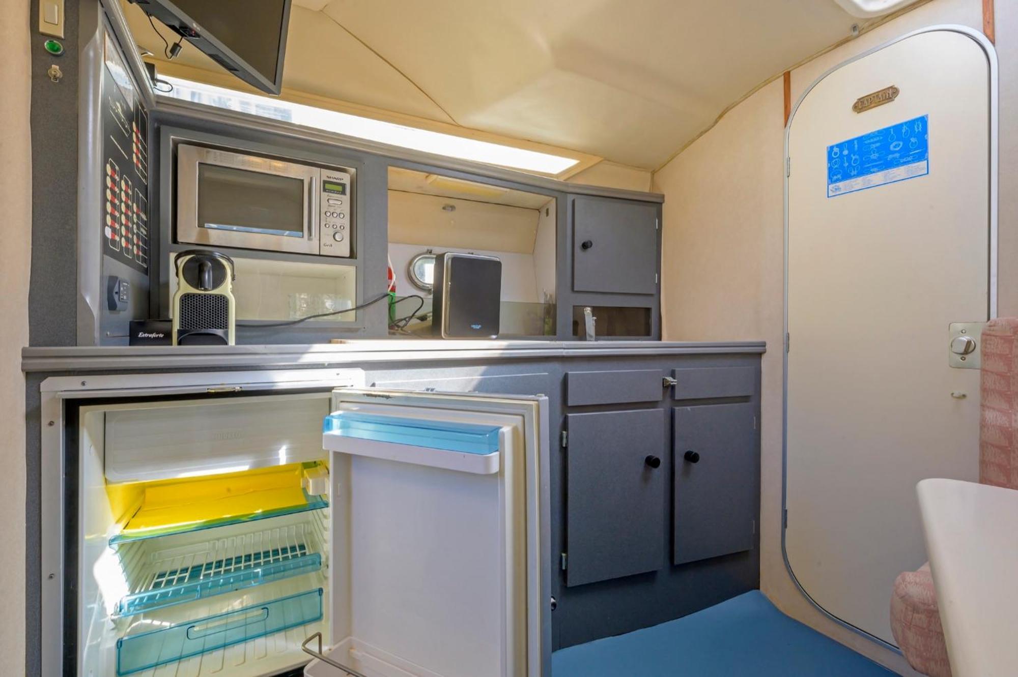 Boat Hotel Barcelona سان أدريان دي بيزوس الغرفة الصورة